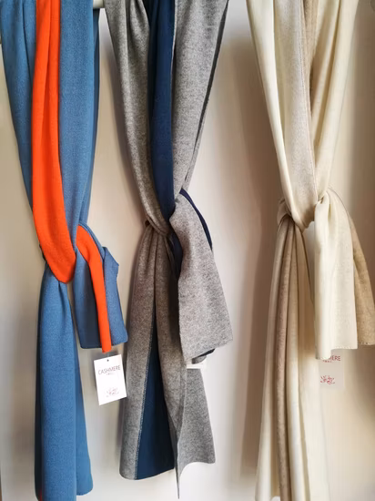 Kaschmir-Strickschal mit ABA-Streifen